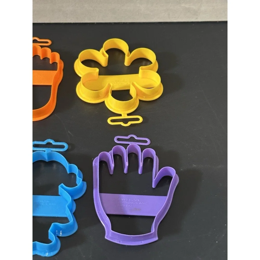 Wilton Plastic Cookie Cutters Lot‎ Of 6